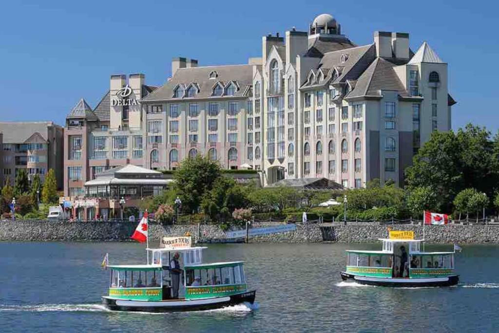 Amazing Location 2 Bedroom Minutes From Downtown Victoria Luaran gambar